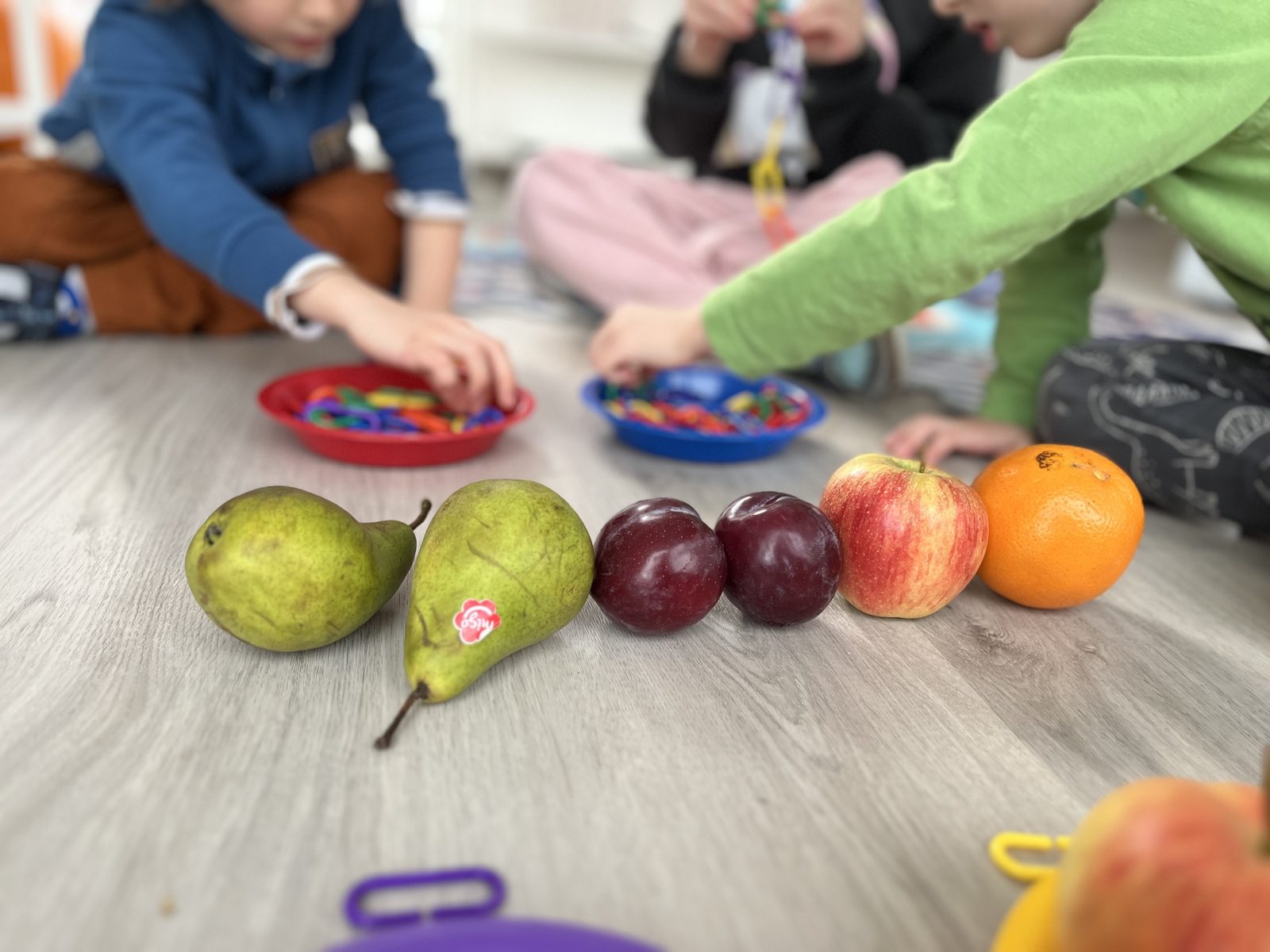 Poznávání a rozdělování ovoce – Centrum Edukidz